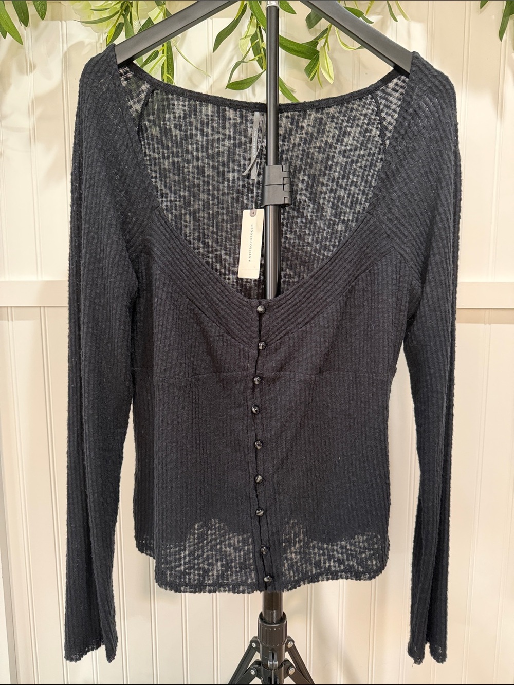 NWT! #984 ANTHROPOLOGIE Black Ribbed V-Neck Button-Front Light Sweater